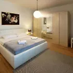 Pet Friendly In With Ethernet Internet Пула