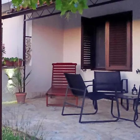 2 Bedroom Lovely In Пула