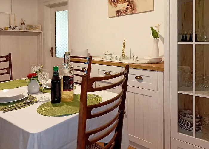 2 Bedroom Lovely In Пула