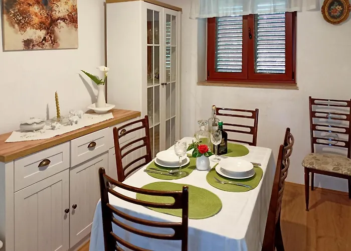 2 Bedroom Lovely In
