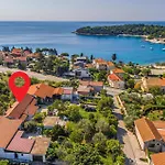 Vikendica 2 Bedroom Lovely In Pula