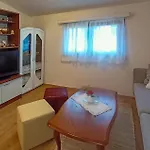2 Bedroom Lovely In Vikendica