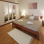 Pet Friendly In With Ethernet Internet بيت للعطل