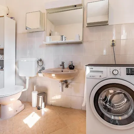 Сasa de vacaciones 2 Bedroom Lovely In