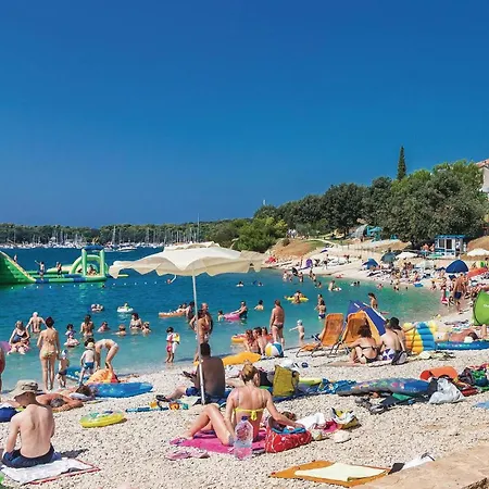 2 Bedroom Lovely In Semesterbostad Pula