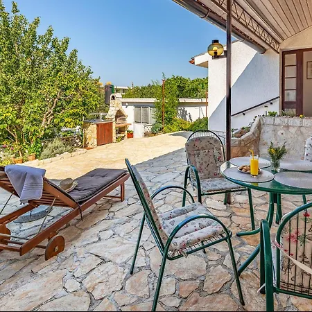 2 Bedroom Lovely In Сasa de vacaciones