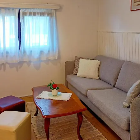 Semesterbostad 2 Bedroom Lovely In