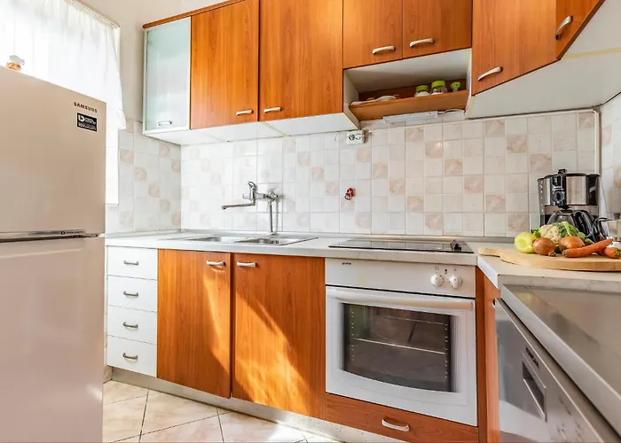 2 Bedroom Lovely In *