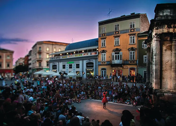 Vikendica 2 Bedroom Lovely In Pula