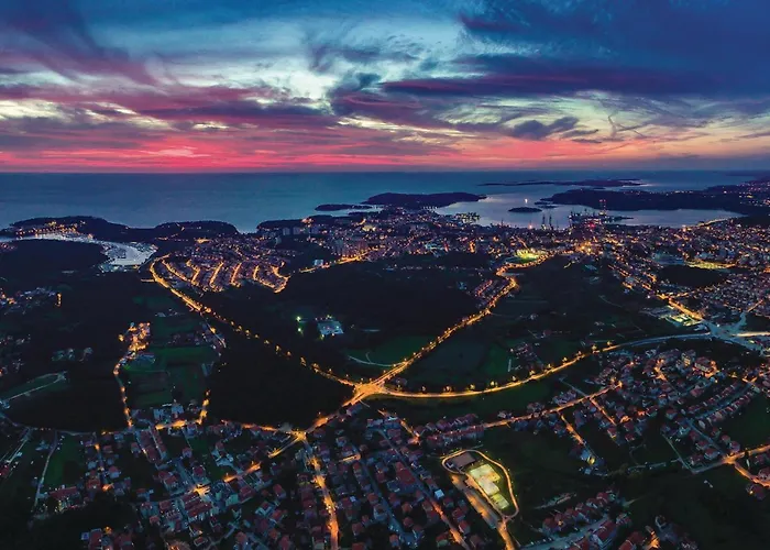 2 Bedroom Lovely In *