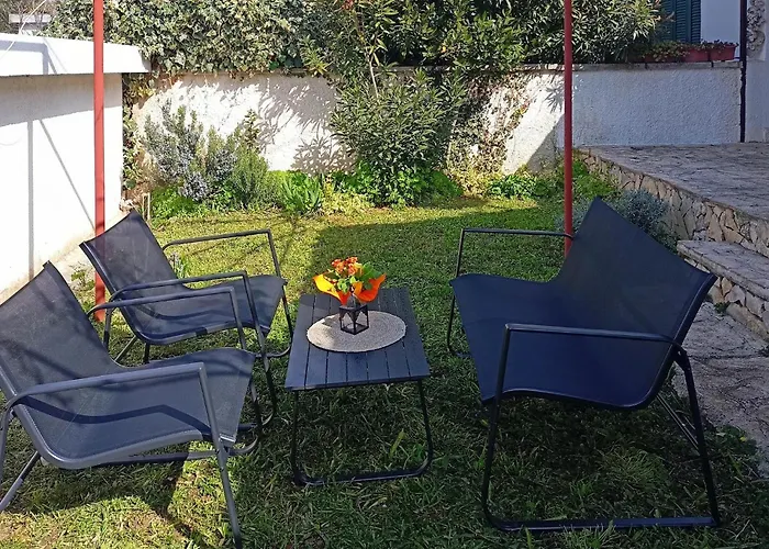 Vakantiehuis 2 Bedroom Lovely In *