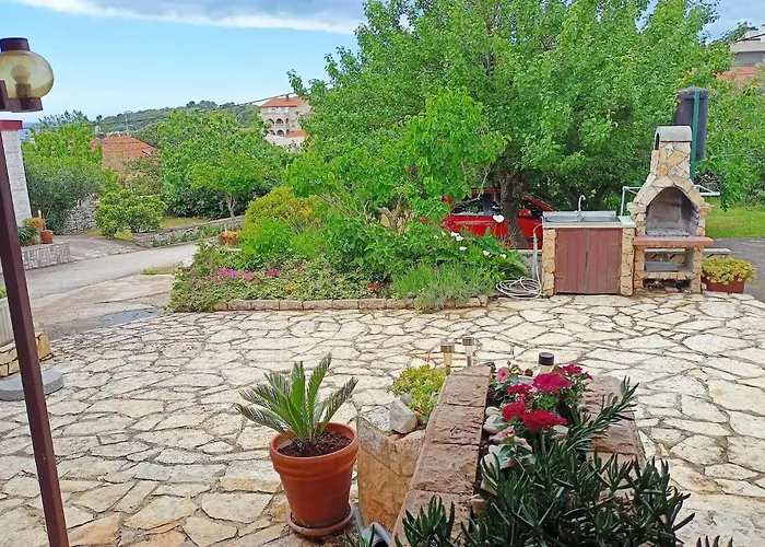 2 Bedroom Lovely In *