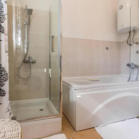 Сasa de vacaciones 2 Bedroom Lovely In Pula