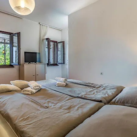 Сasa de vacaciones 2 Bedroom Lovely In *
