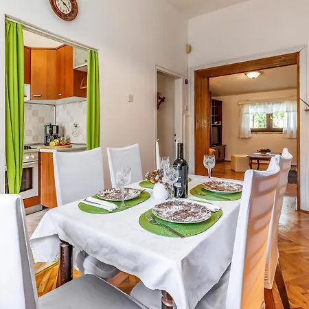 2 Bedroom Lovely In Сasa de vacaciones *