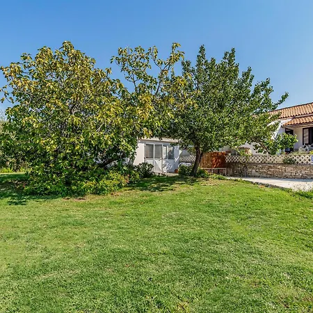 Сasa de vacaciones 2 Bedroom Lovely In *