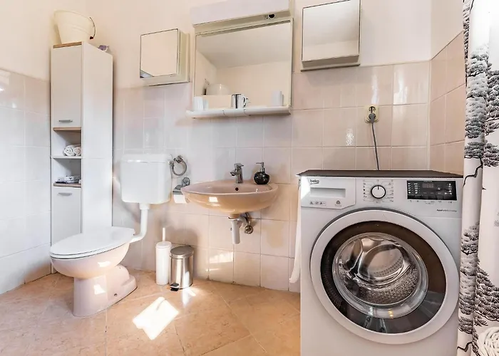 Dom wakacyjny 2 Bedroom Lovely In